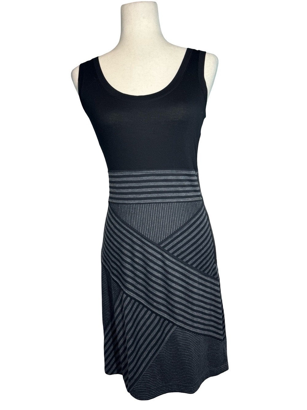 comfortable, dressy, casual Sleeveless Black & Gray Striped Knit Dress SZ S